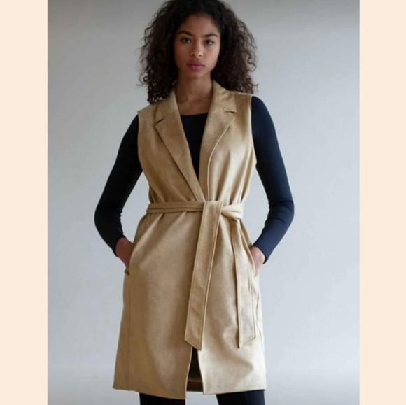 Aritzia Babaton Vest in Tuscan Olive Colour - Picture 1 of 4